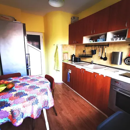 Lejlighed Entire Floor W Multiple Bedrooms 2 Baths Kitchen Center