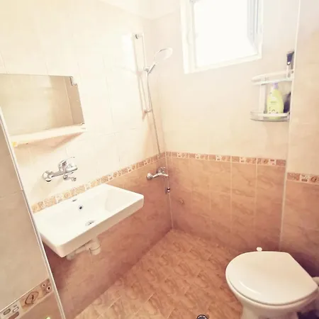 Apartament Entire Floor W Multiple Bedrooms 2 Baths Kitchen Center