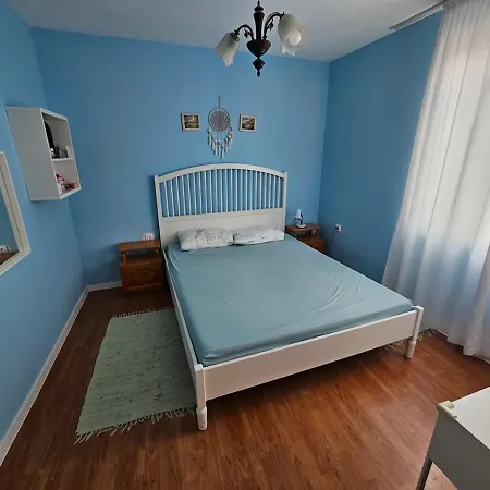 Lejlighed Entire Floor W Multiple Bedrooms 2 Baths Kitchen Center Pomorie