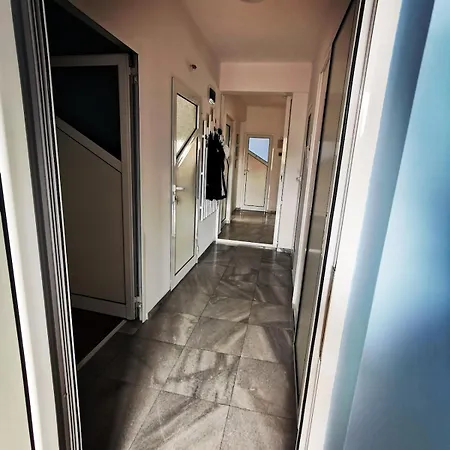Entire Floor W Multiple Bedrooms 2 Baths Kitchen Center *
