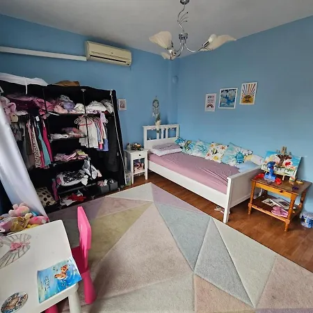 Lejlighed Entire Floor W Multiple Bedrooms 2 Baths Kitchen Center