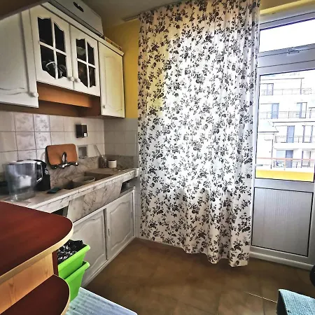 Entire Floor W Multiple Bedrooms 2 Baths Kitchen Center *